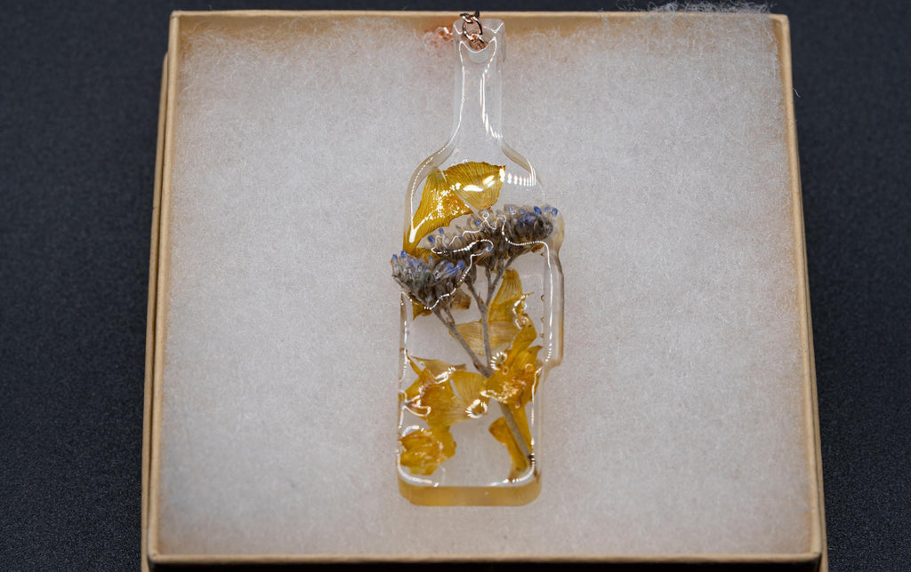 Bottle Necklace - Dried Flower Pendant - Lightweight Resin Jewelry __etsy:7718228177