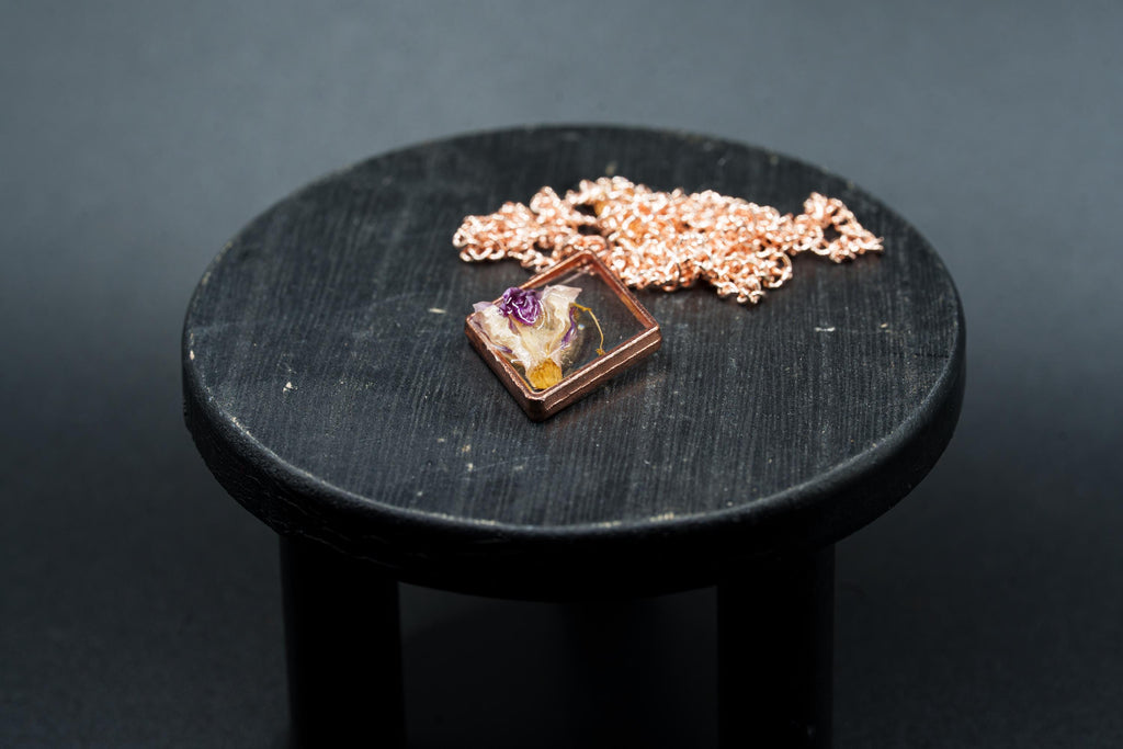 Lightweight Resin Pendant - Dried Flower Jewelry - Rose Gold Necklace __etsy:7718267783