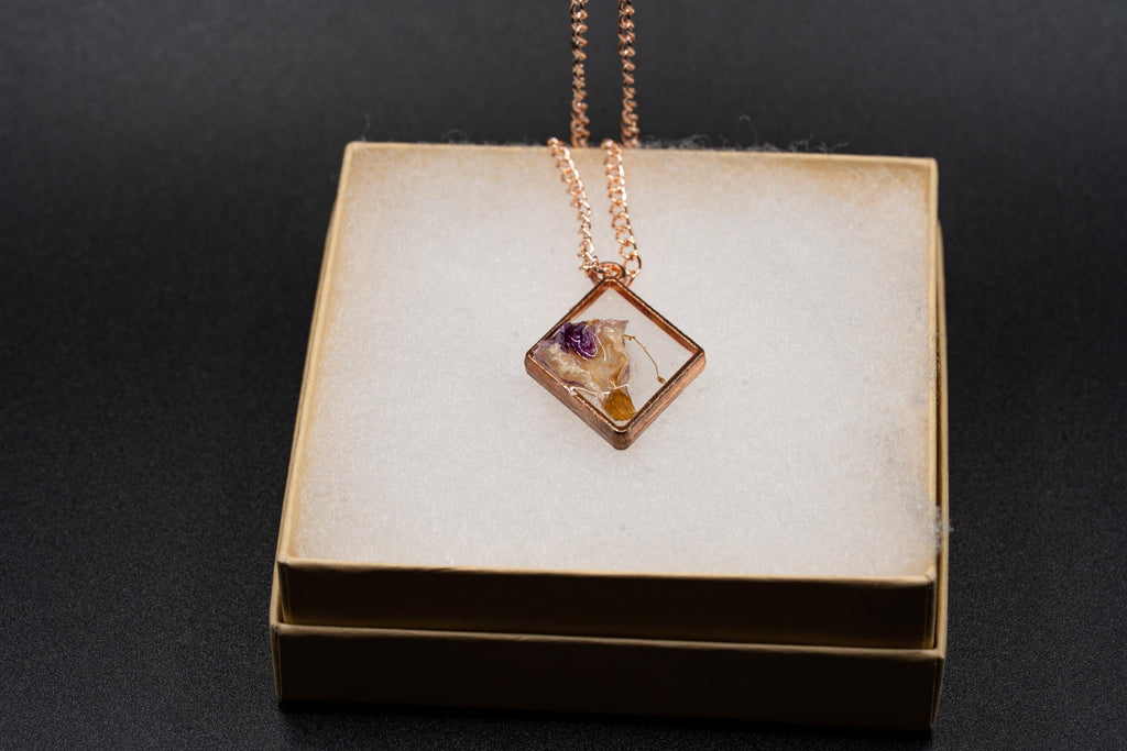 Lightweight Resin Pendant - Dried Flower Jewelry - Rose Gold Necklace __etsy:7718267797