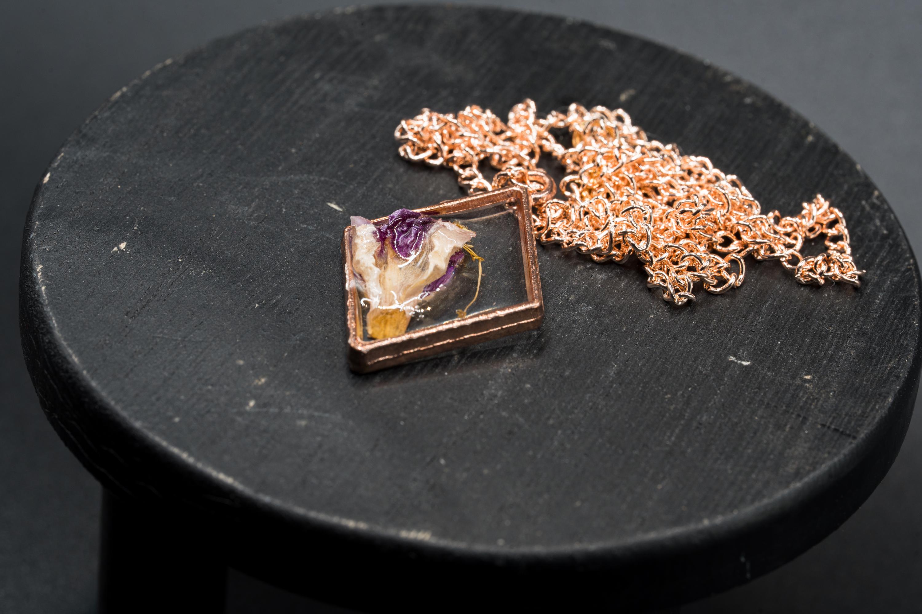 Lightweight Resin Pendant - Dried Flower Jewelry - Rose Gold Necklace __etsy:7718267825