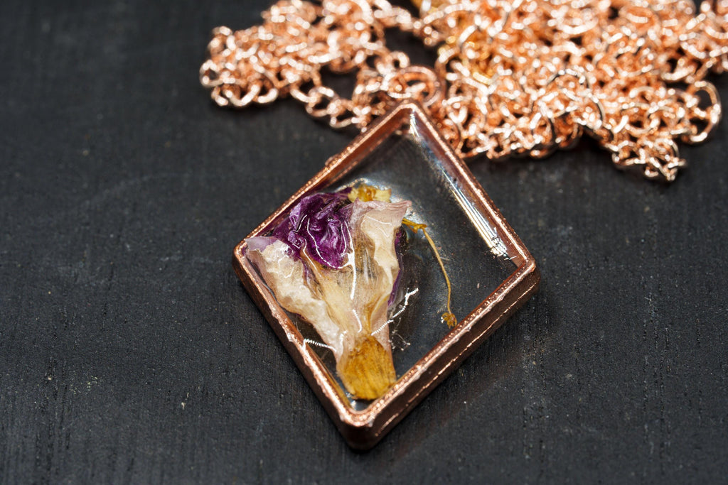 Lightweight Resin Pendant - Dried Flower Jewelry - Rose Gold Necklace __etsy:7718267891