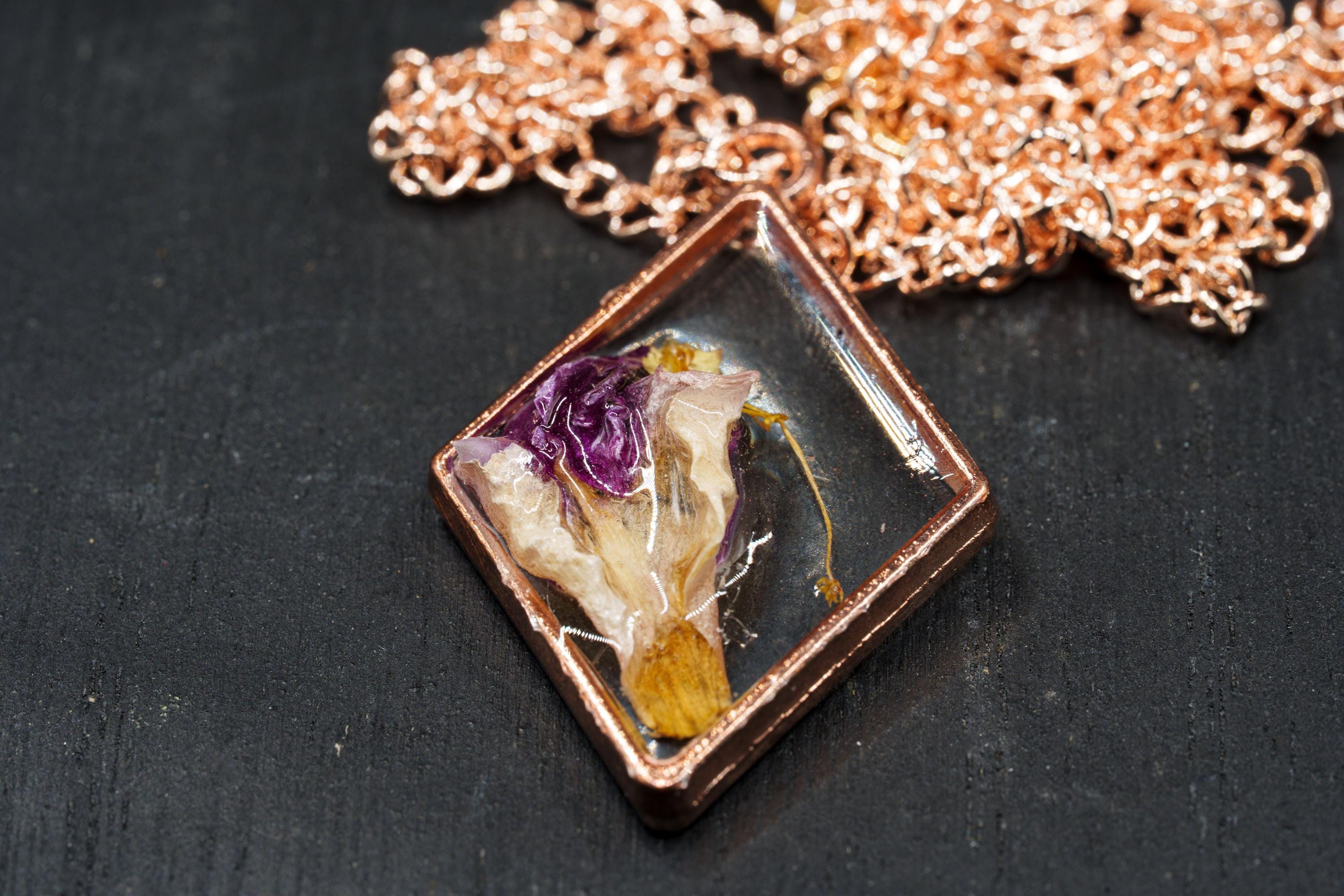 Lightweight Resin Pendant - Dried Flower Jewelry - Rose Gold Necklace __etsy:7718267891