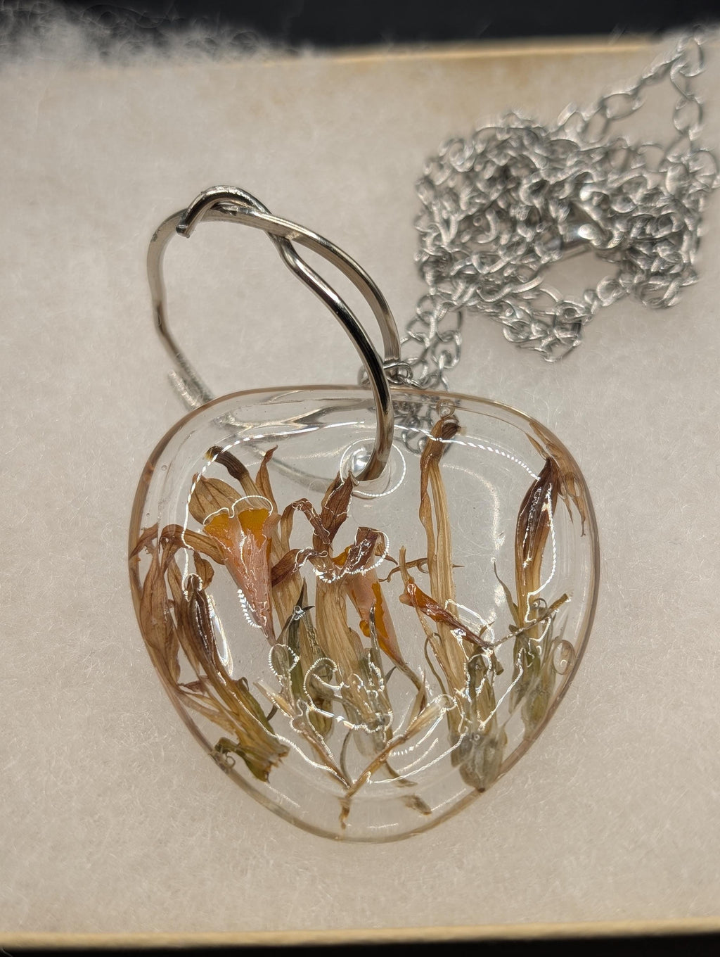 Resin Necklace - Dried Flower Jewelry __etsy:7804797389