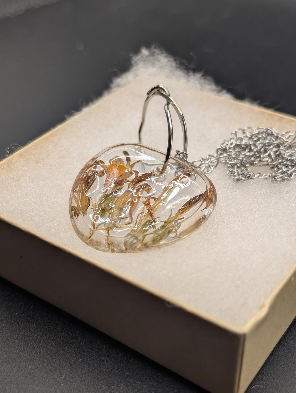 Resin Necklace - Dried Flower Jewelry __etsy:7804797425